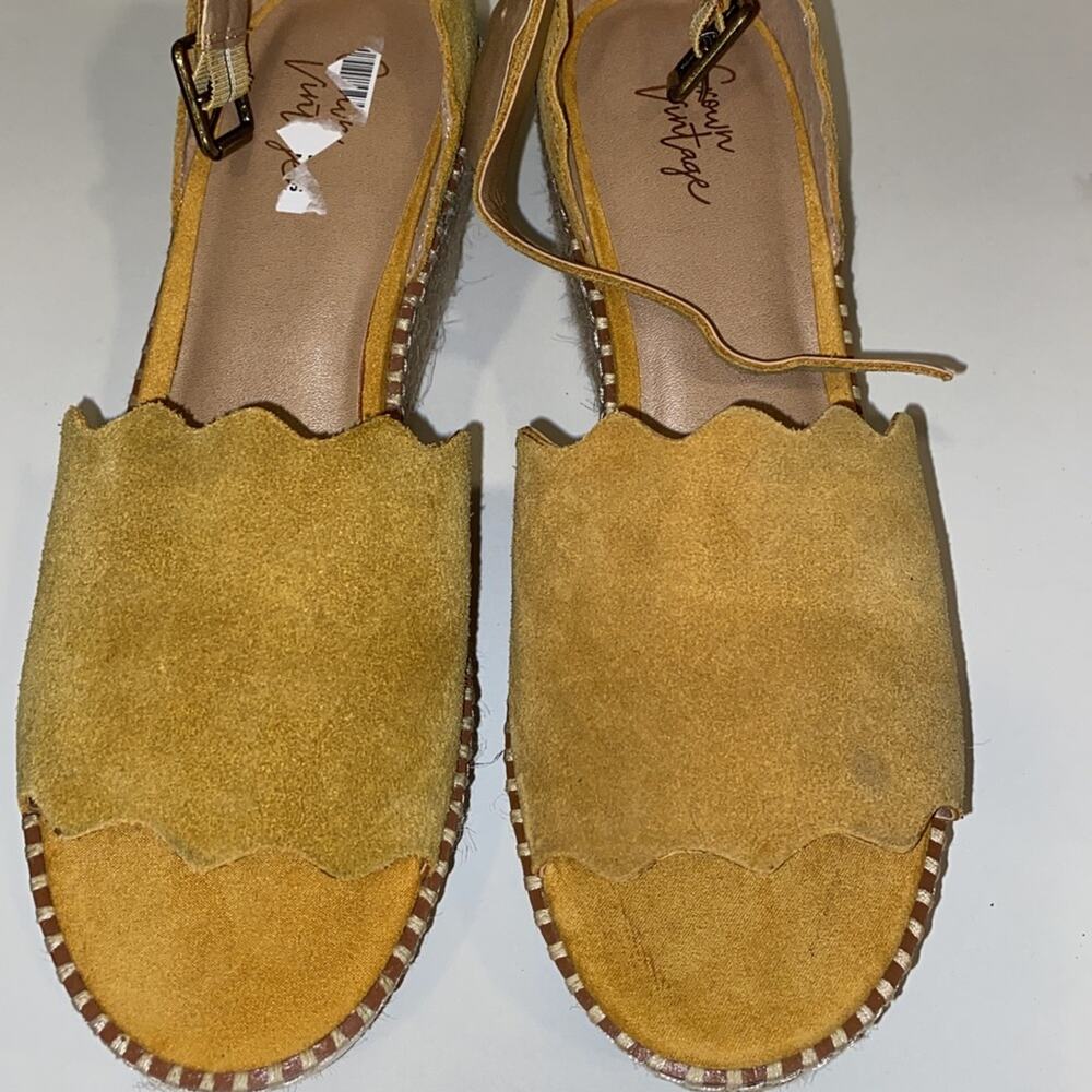 Crown Vintage Sandals - Picture 3 of 11